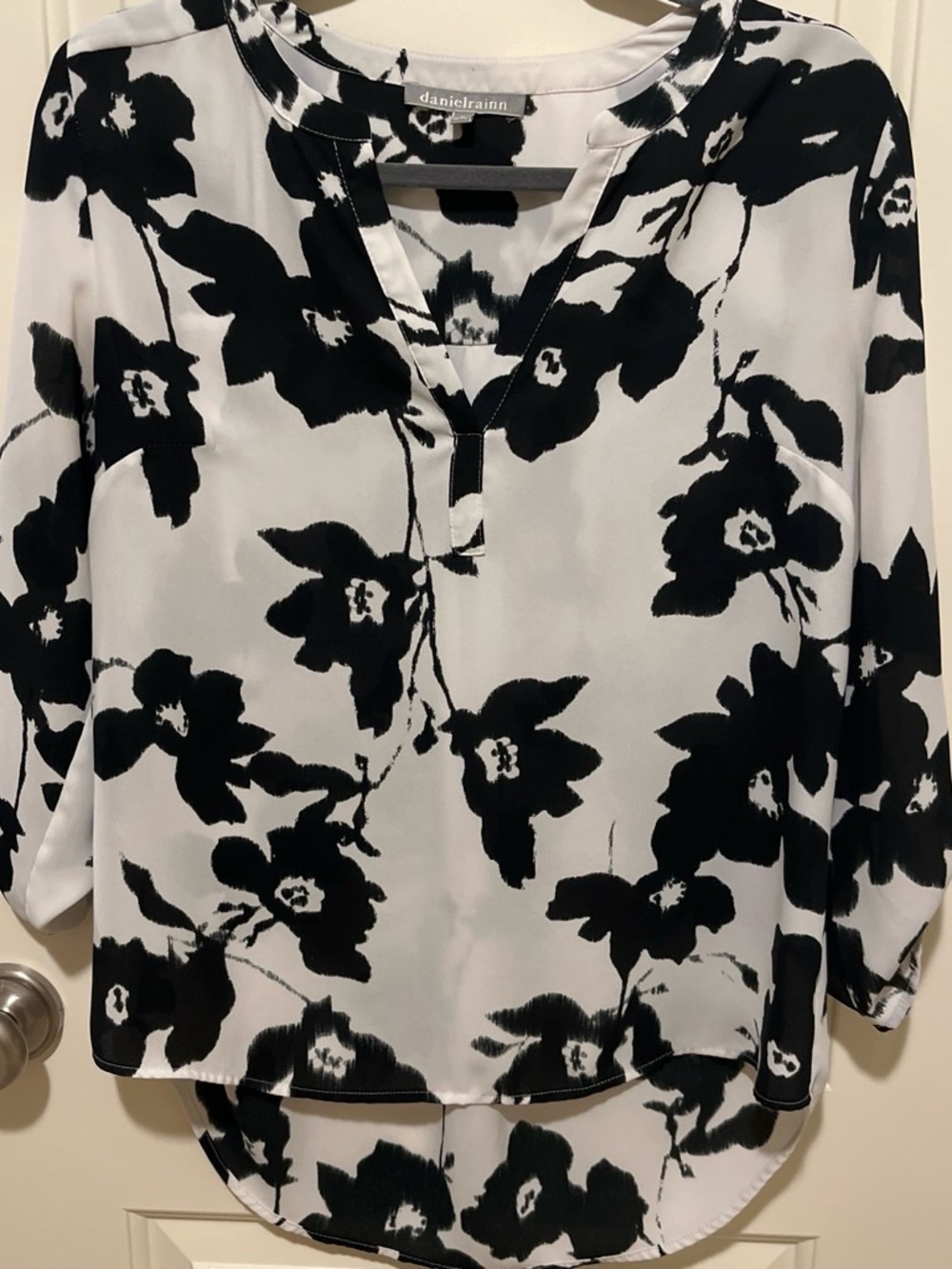 Daniel Rainn Black & White Floral Split-Neck Blouse